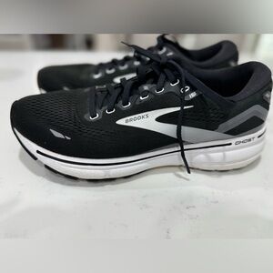 Women’s Size 9 Brooks Ghost 15 Black White Great Condition